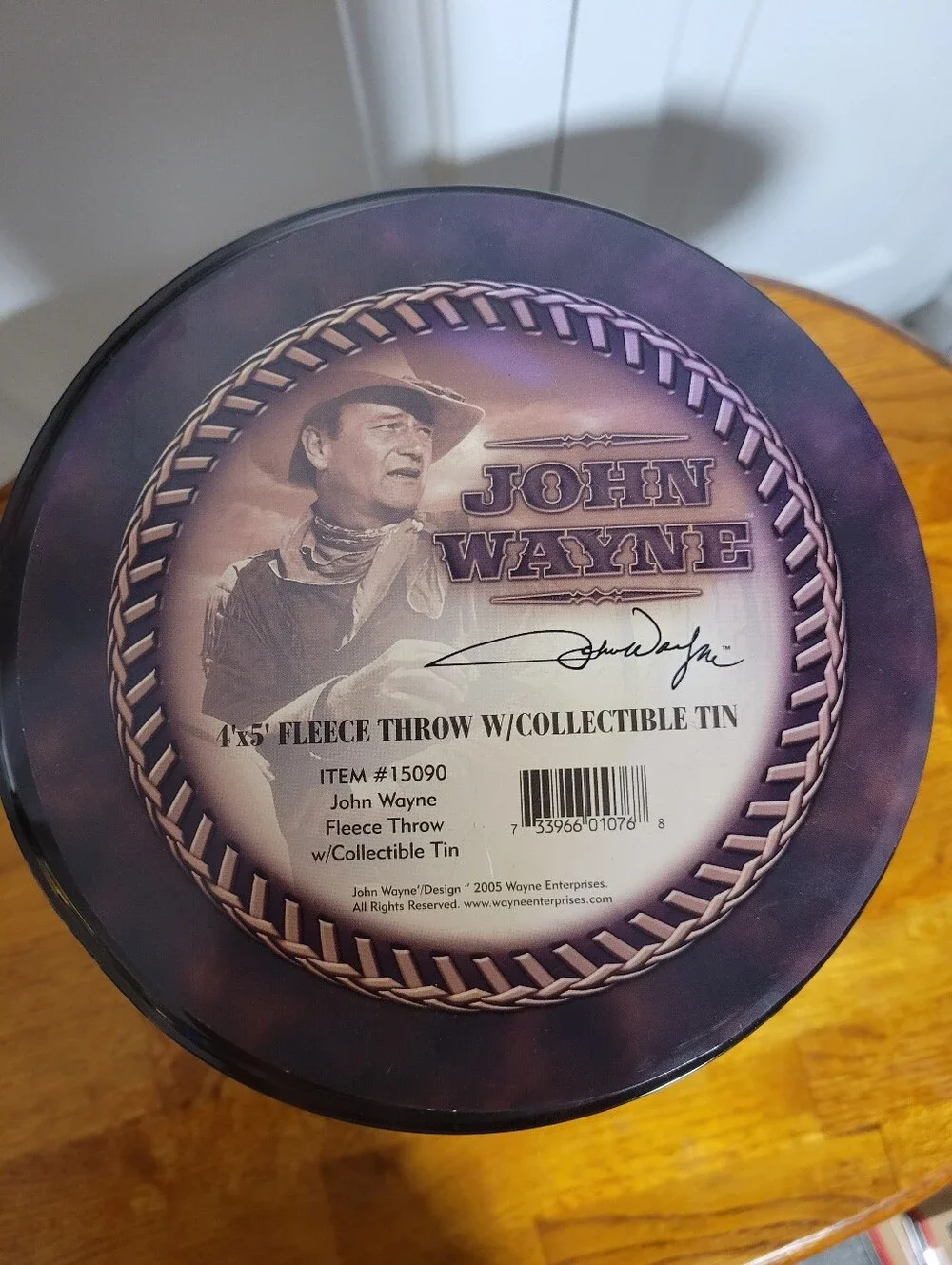 John Wayne - American Legend Decorative Tin and Throw